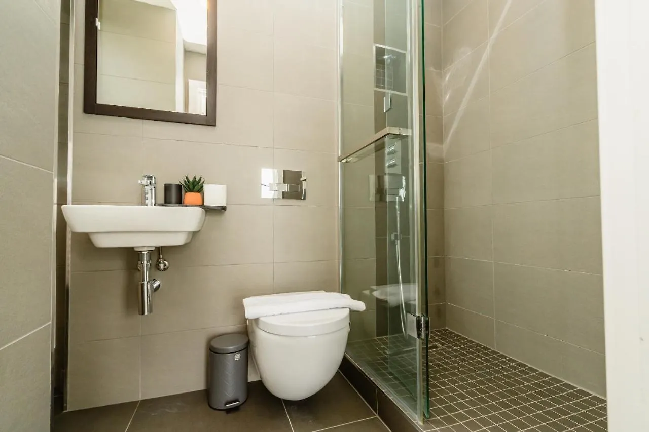 Vichy - The Glass House Vip Luxury Stay With Gym, Cinema & Gaming Rooms, And Work Space Access Kingston upon Hull United Kingdom