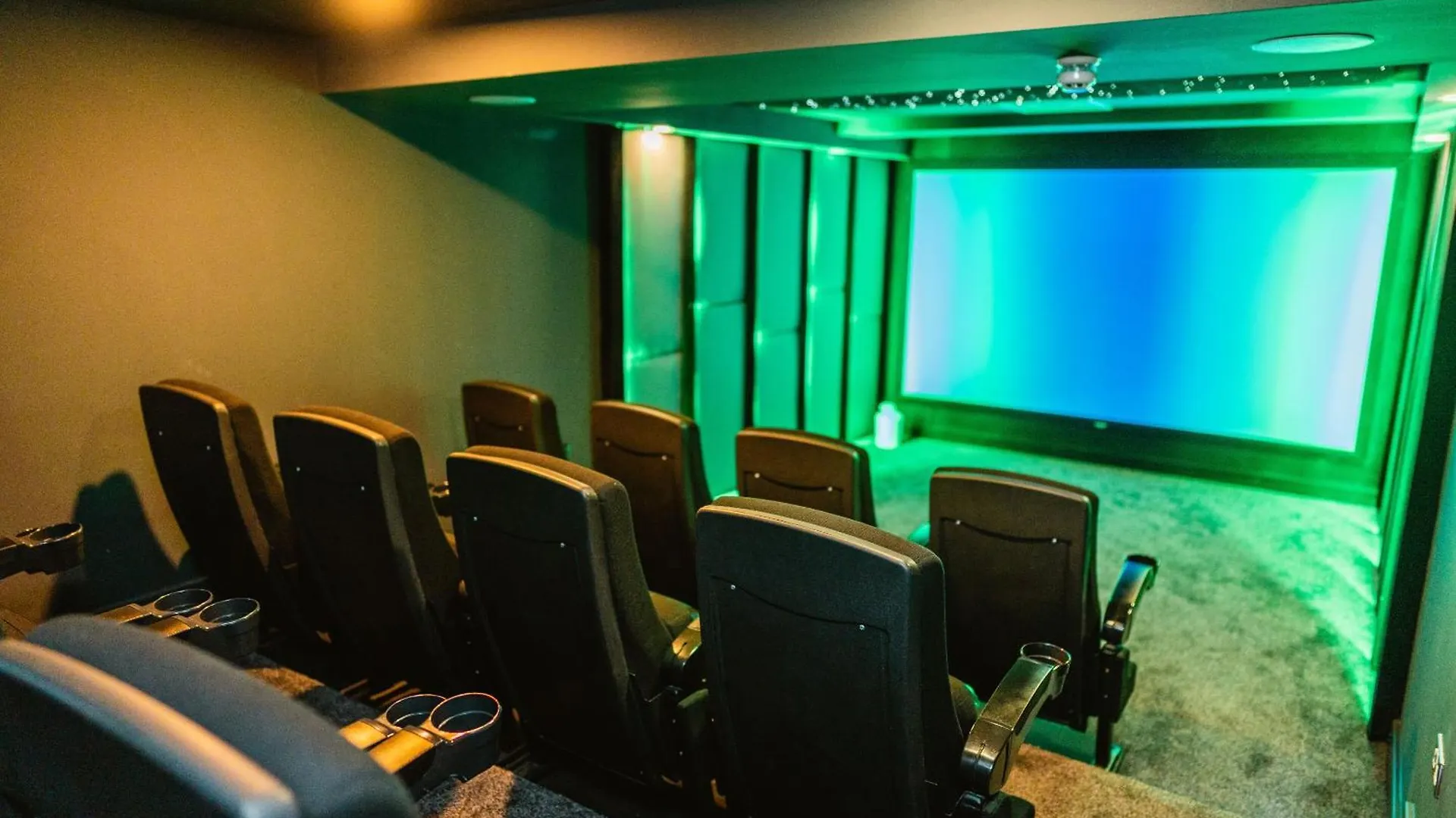 Apartment Vichy - The Glass House Vip Luxury Stay With Gym, Cinema & Gaming Rooms, And Work Space Access Kingston upon Hull