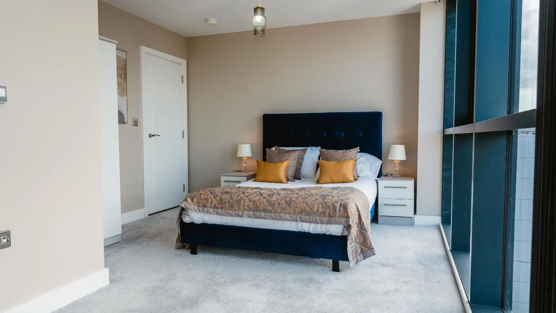 Vichy - The Glass House Vip Luxury Stay With Gym, Cinema & Gaming Rooms, And Work Space Access Kingston upon Hull