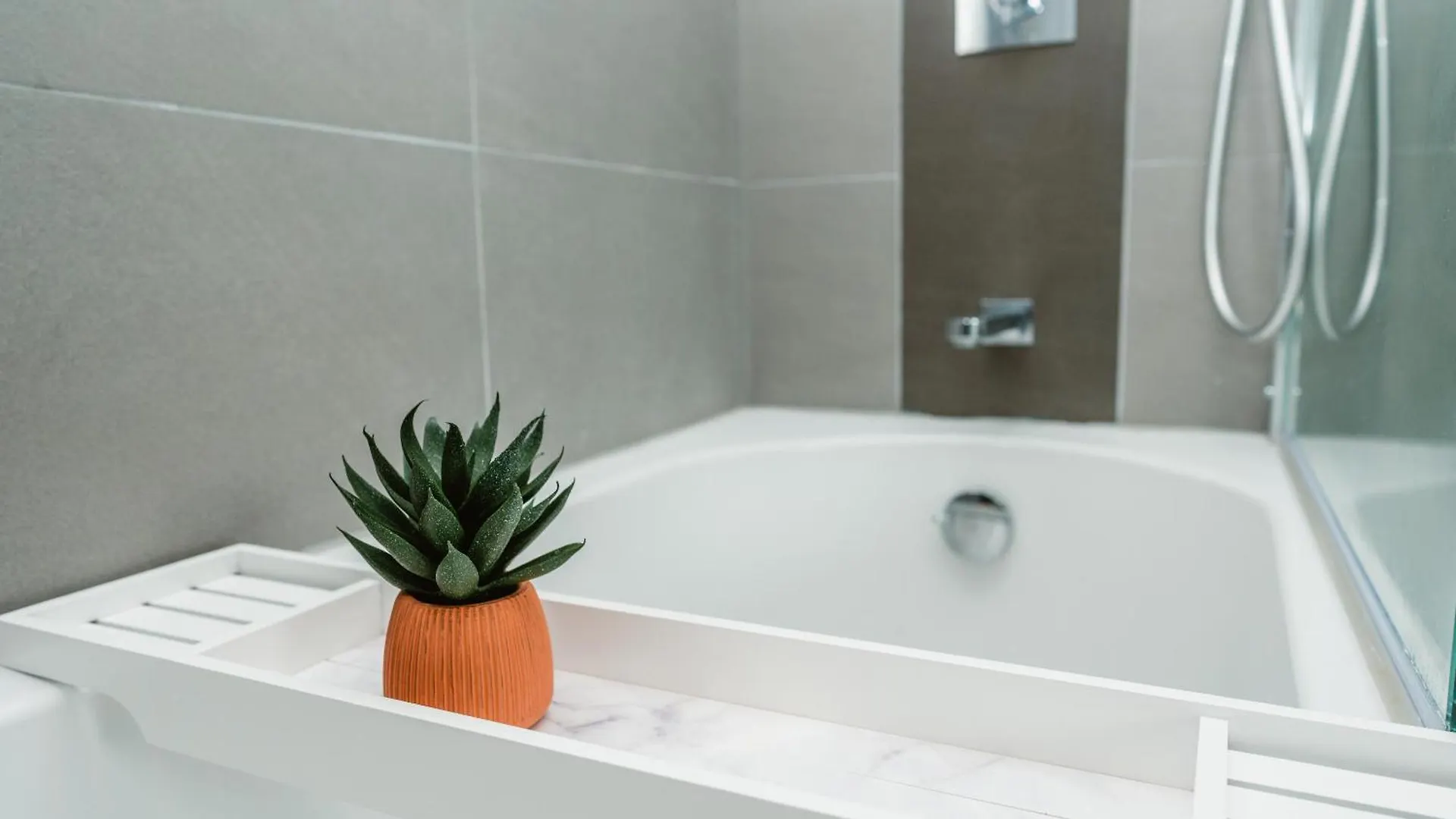 Vichy - The Glass House Vip Luxury Stay With Gym, Cinema & Gaming Rooms, And Work Space Access Kingston upon Hull Apartment