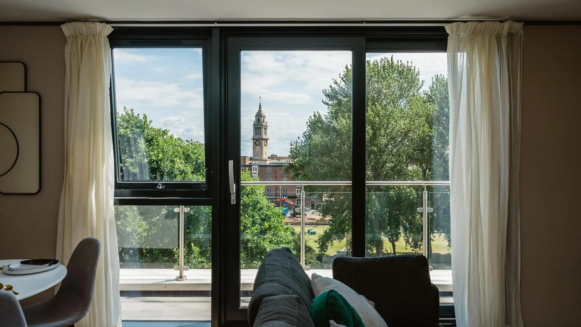Apartment Vichy - The Glass House Vip Luxury Stay With Gym, Cinema & Gaming Rooms, And Work Space Access Kingston upon Hull