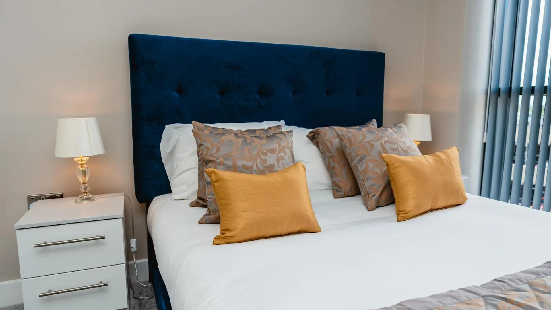 Vichy - The Glass House Vip Luxury Stay With Gym, Cinema & Gaming Rooms, And Work Space Access Kingston upon Hull