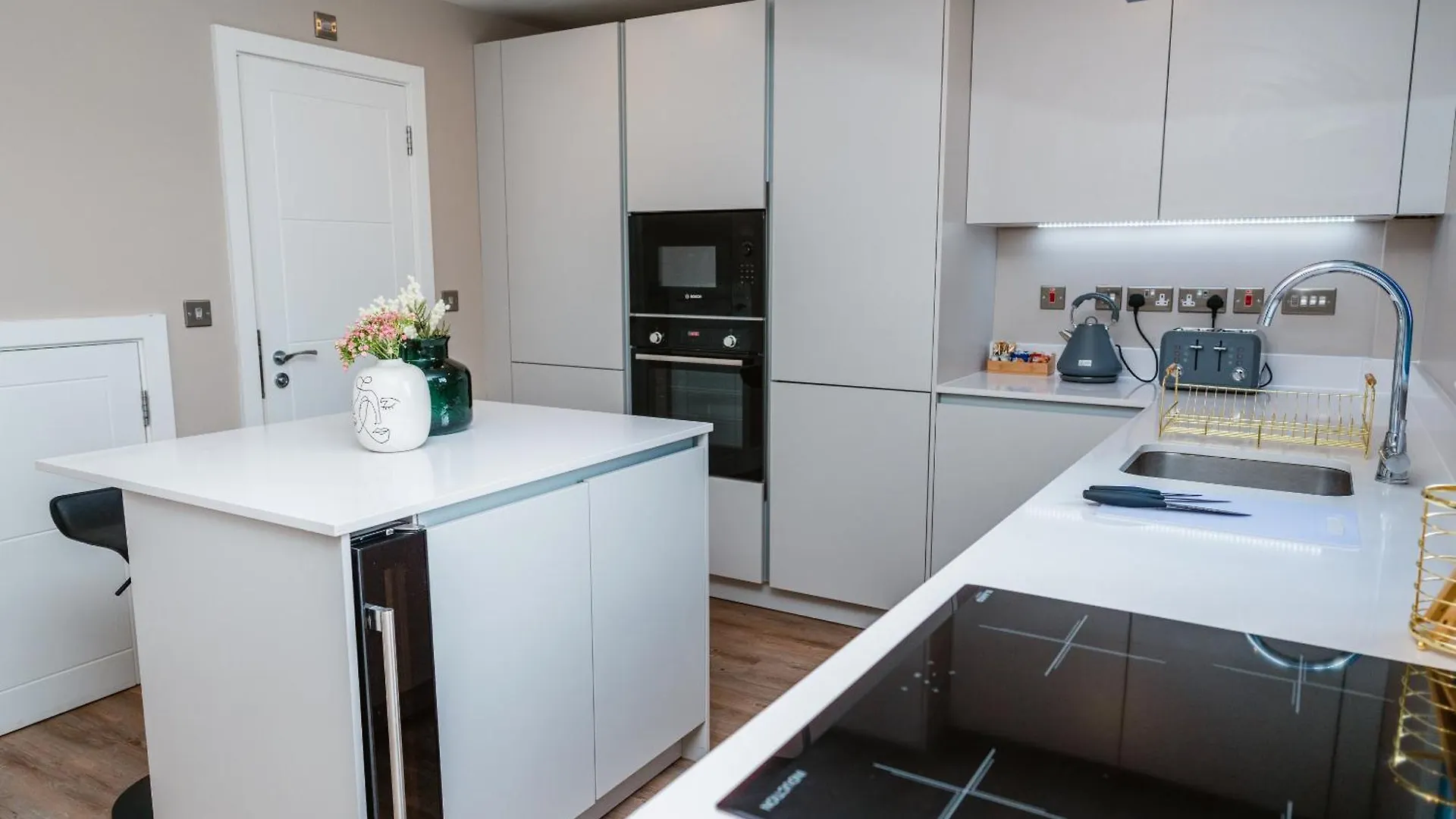 Apartment Vichy - The Glass House Vip Luxury Stay With Gym, Cinema & Gaming Rooms, And Work Space Access Kingston upon Hull