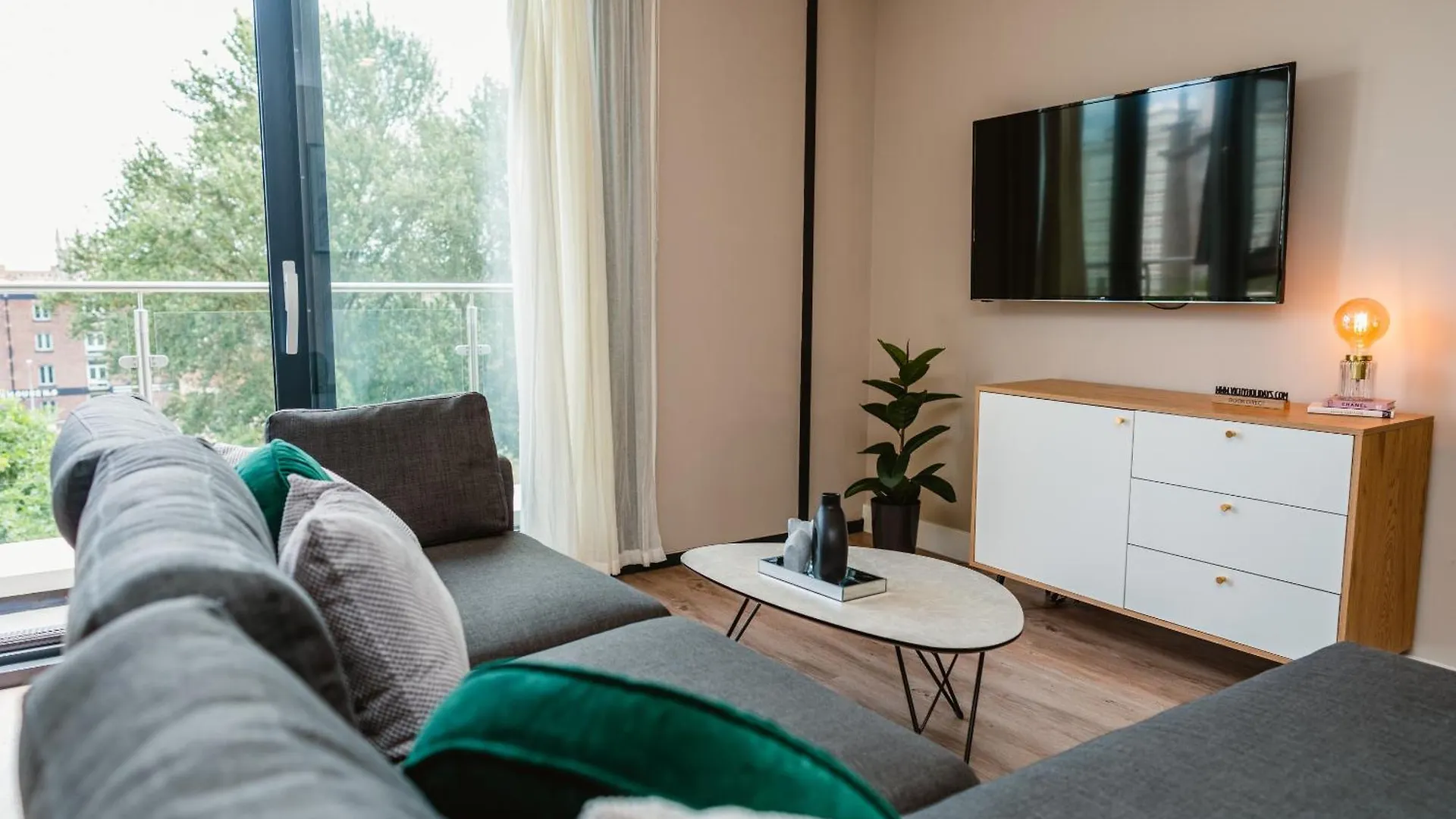 Vichy - The Glass House Vip Luxury Stay With Gym, Cinema & Gaming Rooms, And Work Space Access Kingston upon Hull