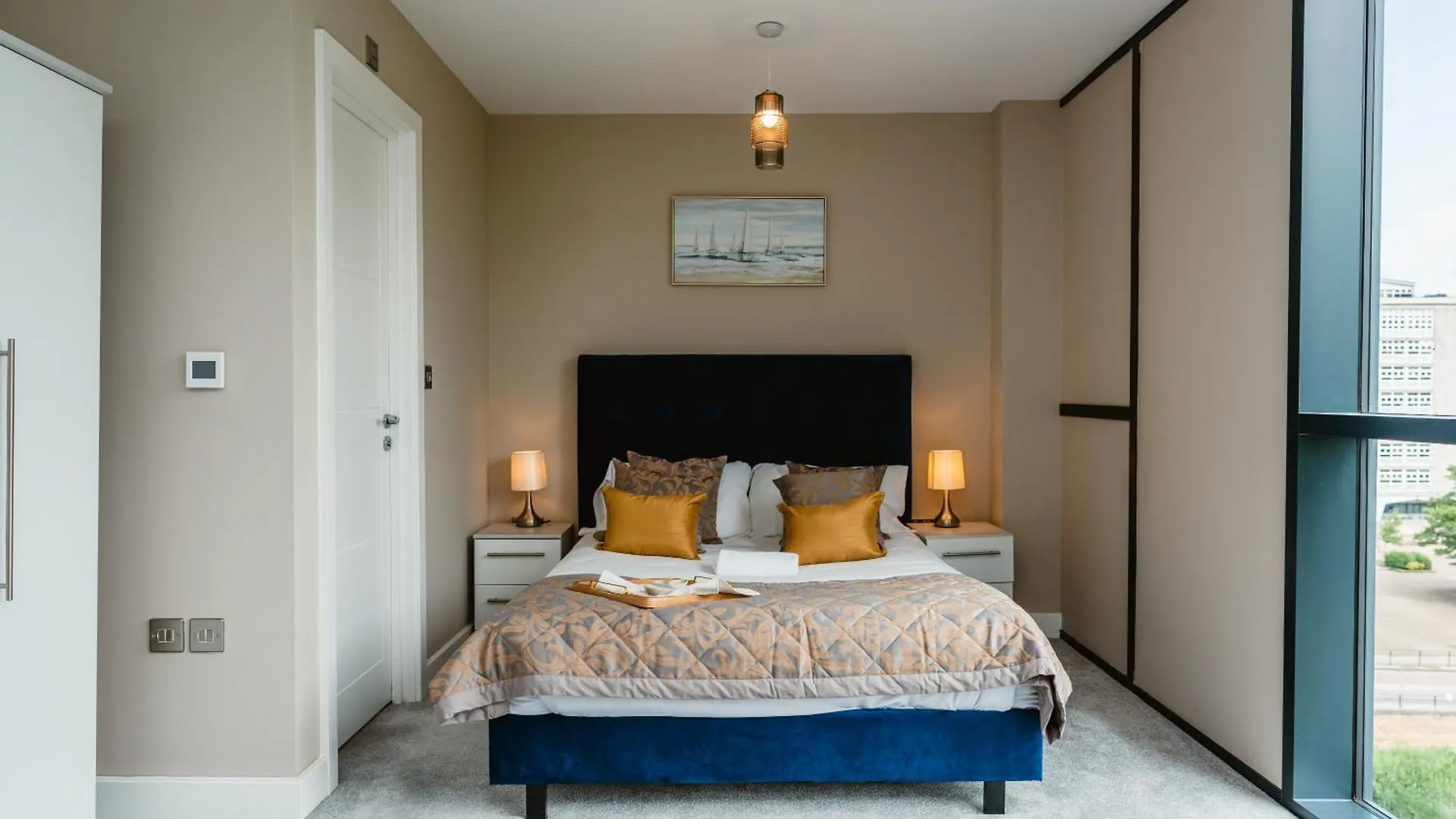 Apartment Vichy - The Glass House Vip Luxury Stay With Gym, Cinema & Gaming Rooms, And Work Space Access Kingston upon Hull
