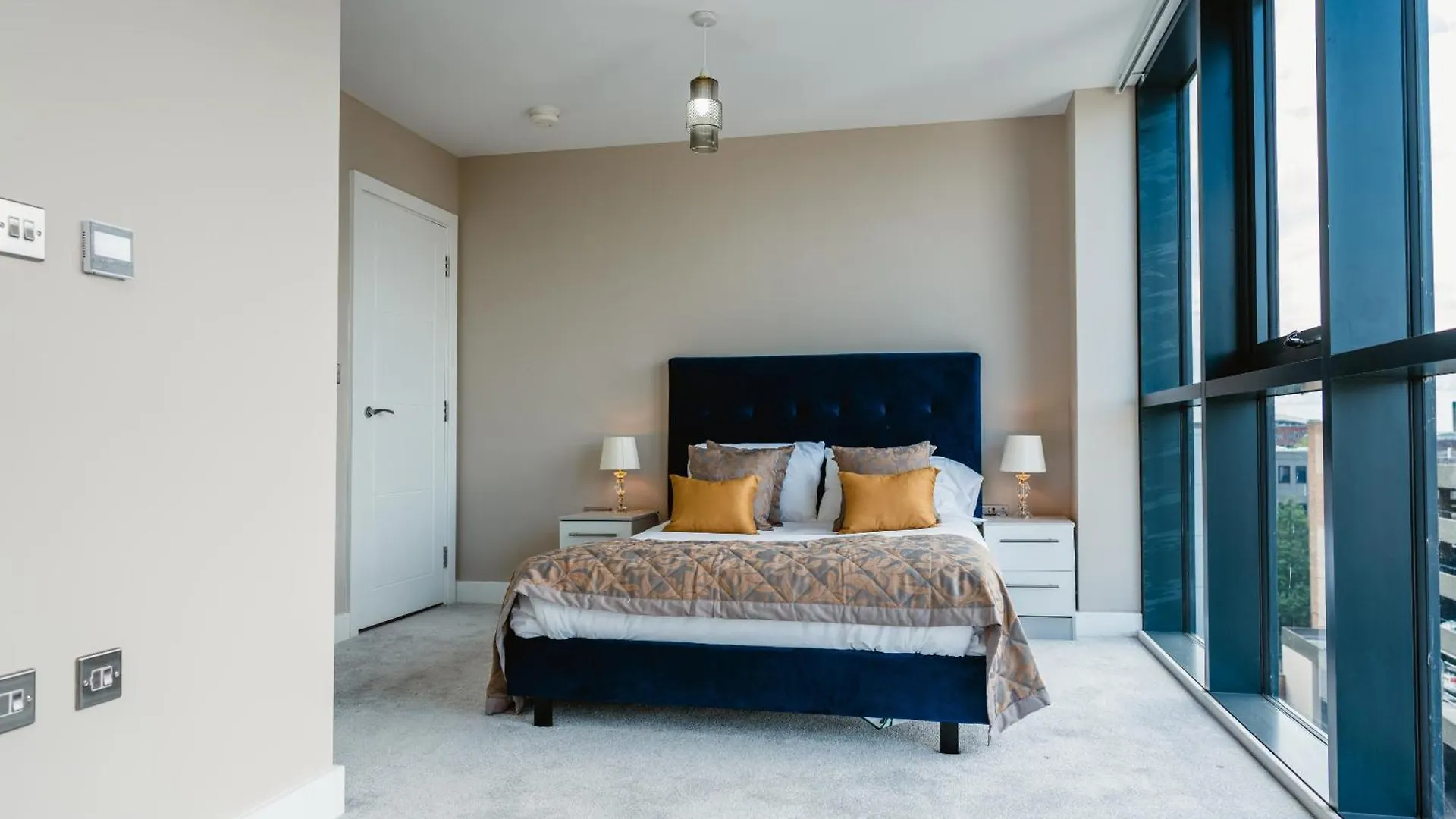 Vichy - The Glass House Vip Luxury Stay With Gym, Cinema & Gaming Rooms, And Work Space Access Kingston upon Hull United Kingdom