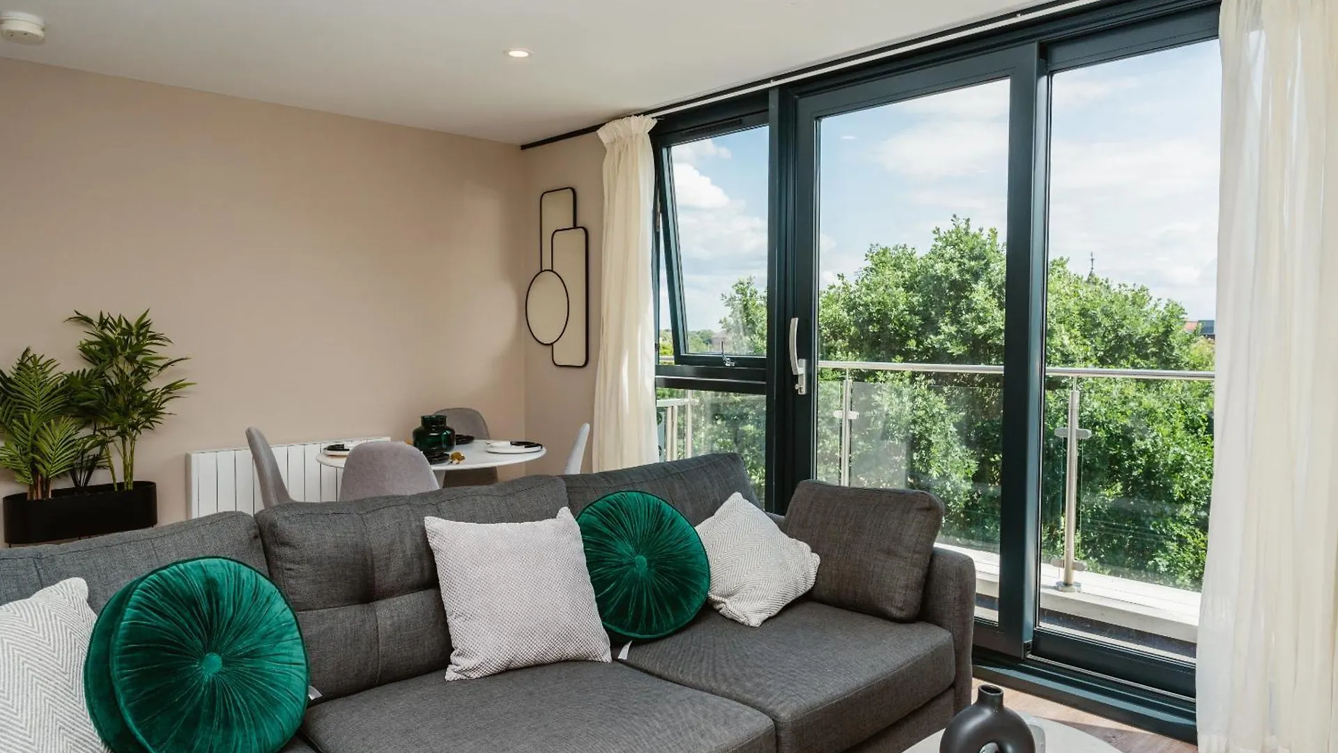 Apartment Vichy - The Glass House Vip Luxury Stay With Gym, Cinema & Gaming Rooms, And Work Space Access Kingston upon Hull