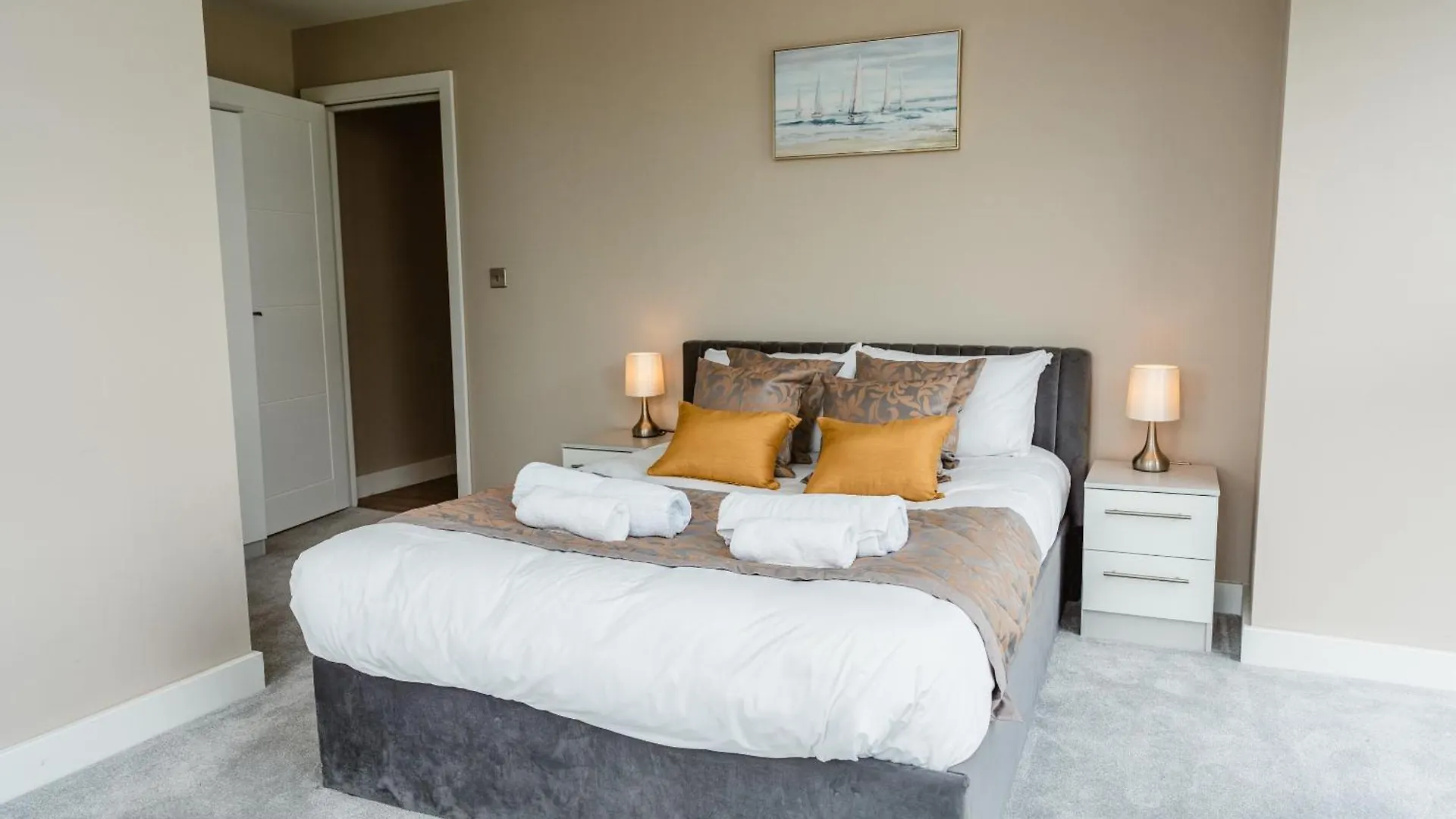 Vichy - The Glass House Vip Luxury Stay With Gym, Cinema & Gaming Rooms, And Work Space Access Kingston upon Hull