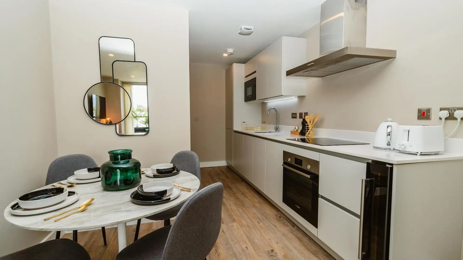 Vichy - The Glass House Vip Luxury Stay With Gym, Cinema & Gaming Rooms, And Work Space Access Kingston upon Hull 0*,